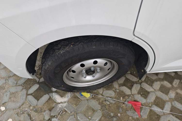 Used Chana Ruixing EM60 2025 Passenger Version Comfort Model 6 Seats 300 km Liftback Door
