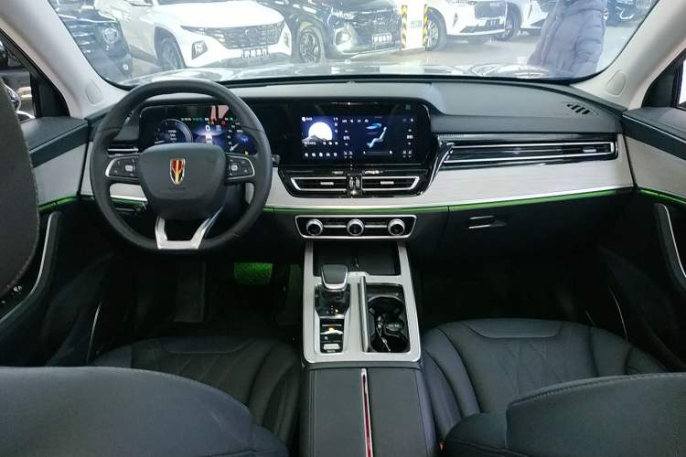 Used Hongqi HS5 2025 2.0T Two-Wheel Drive Flagship Pro Edition
