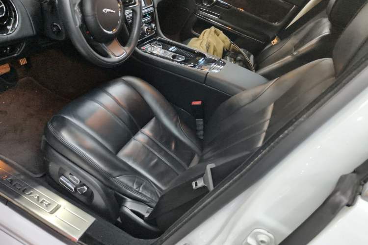 Used Jaguar XJ 2015 XJL 3.0 SC Two-Wheel-Drive Panoramic Business Edition