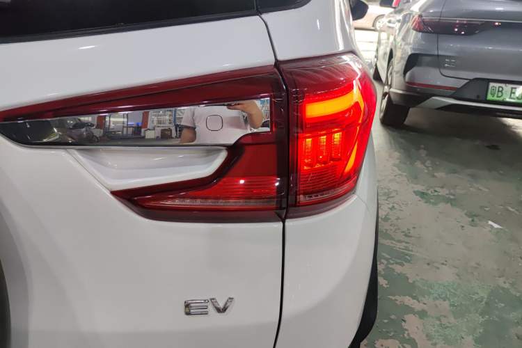Used BYD Yuan New Energy 2019 EV360 Smart Connect Enjoyment Model
