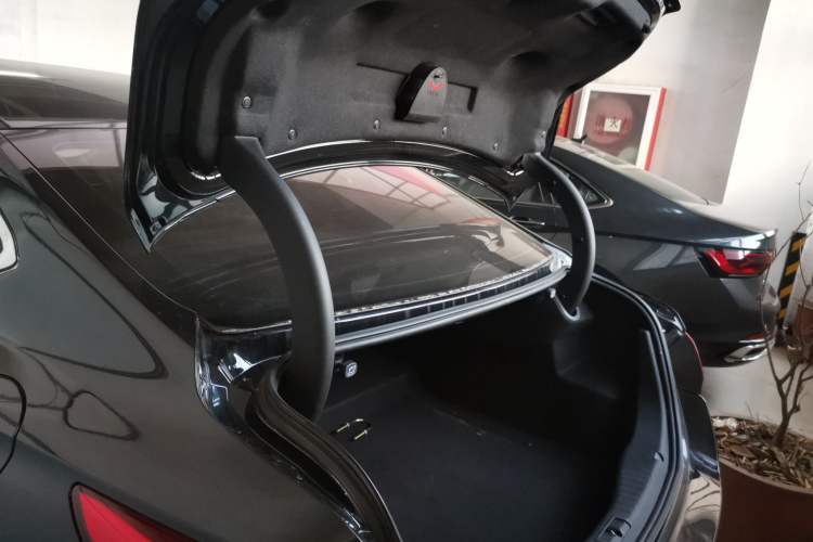 Used Hongqi H5 2022 Classic Model Facelift 1.8T Automatic Smart Connect Flagship Edition
