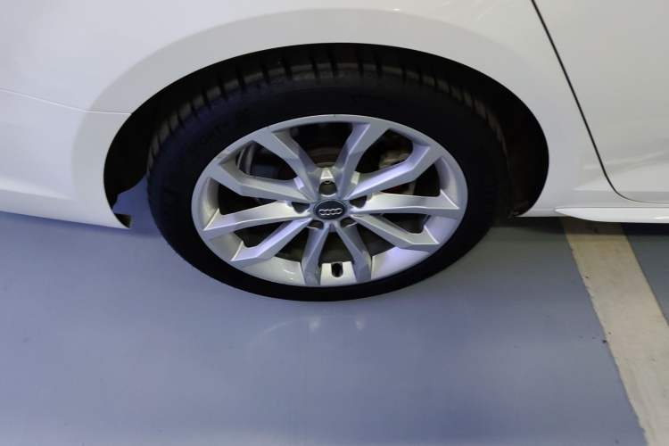 Used Audi A4L 2018 30th Anniversary Edition 40 TFSI Fashion Model
