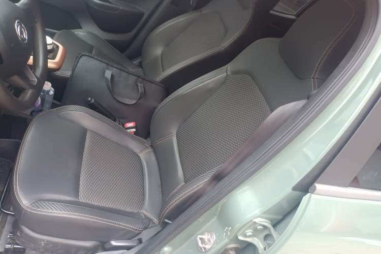 Used Dongfeng NAMMI BOX 2022 Revised Light Wind Edition 201 km Standard Version
