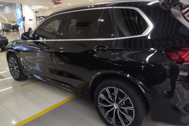 Used BMW X5 2022 Restyled xDrive 30Li Luxury Version M Sport Package
