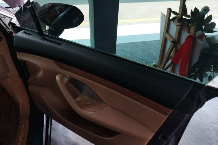 Used Hima Luxeed R7 2025 Extended-Range 251km Pro
