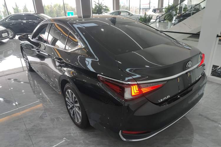 Used Lexus ES 2022 200 Excellence Edition
