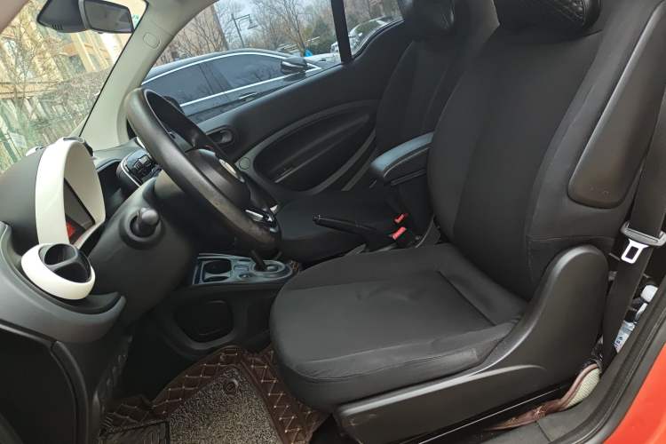 Used  fortwo 2015 1.0L 52 kW hardtop Dynamic version
