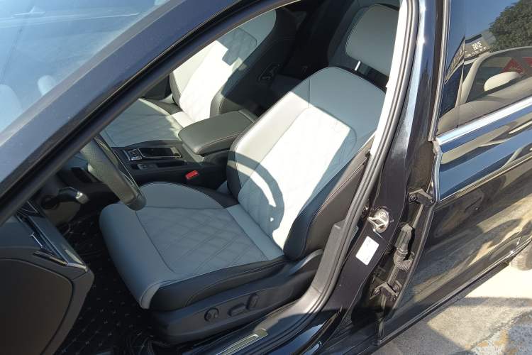 Used Volkswagen Magotan 2023 2 Million Units Limited Edition 330TSI DSG Leading Version
