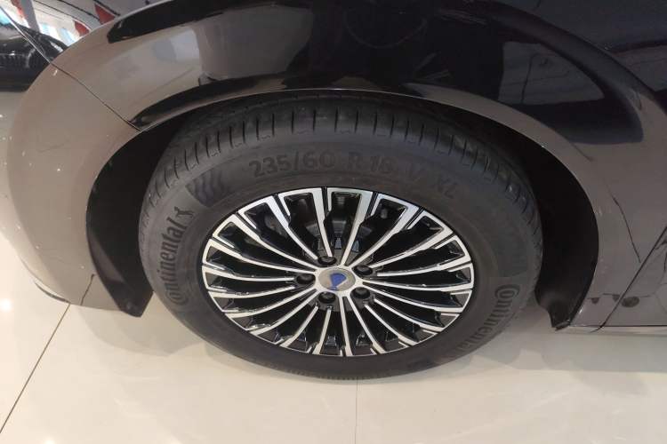 Used Denza D9 2024 DM-i 1050 Luxury Model
