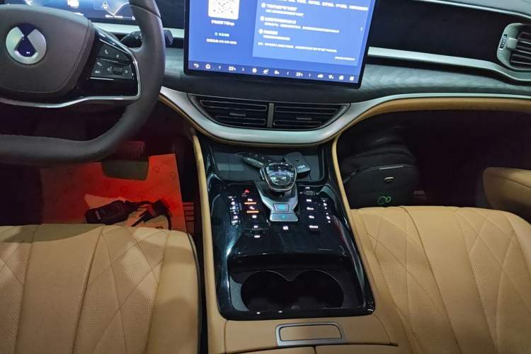 Used Denza D9 2024 DM-i 1050 Luxury Model
