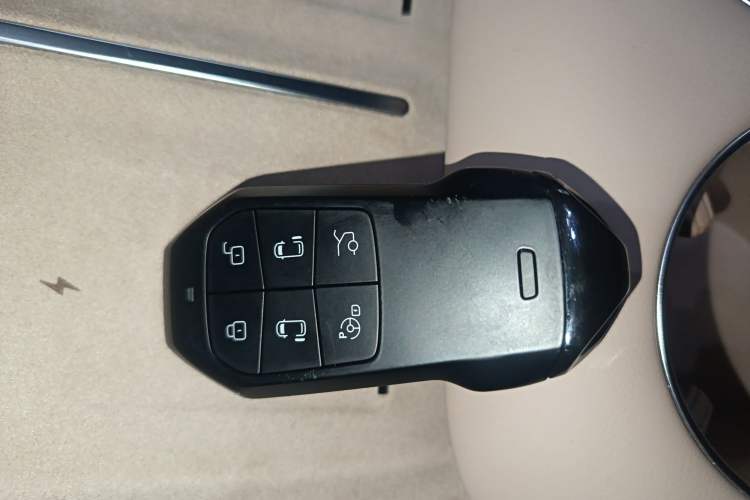 Used XPeng X9 2025 740 Ultra-Long Range Max