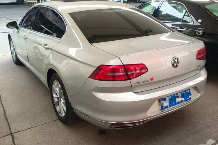 Used Volkswagen Magotan 2018 Facelift 330TSI DSG Luxury Model
