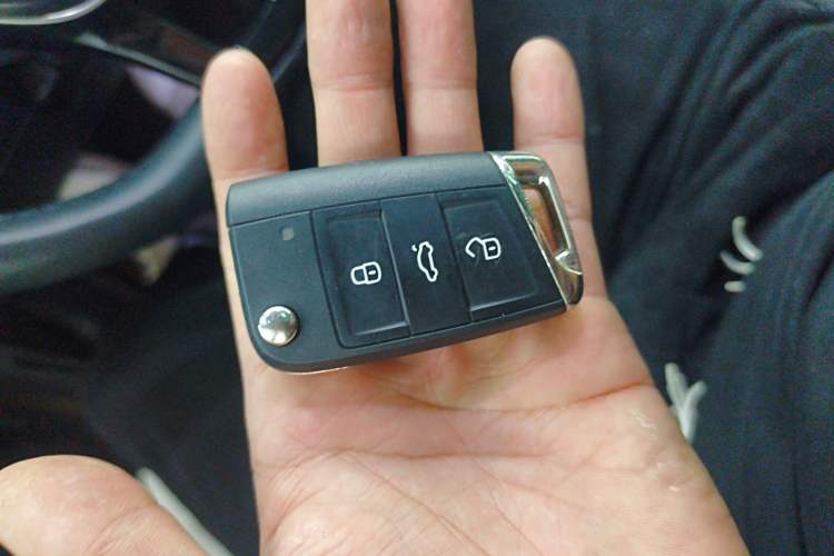 Used Volkswagen T-ROC 2018 280TSI DSG Two-Wheel-Drive Comfort Version China V Standard
