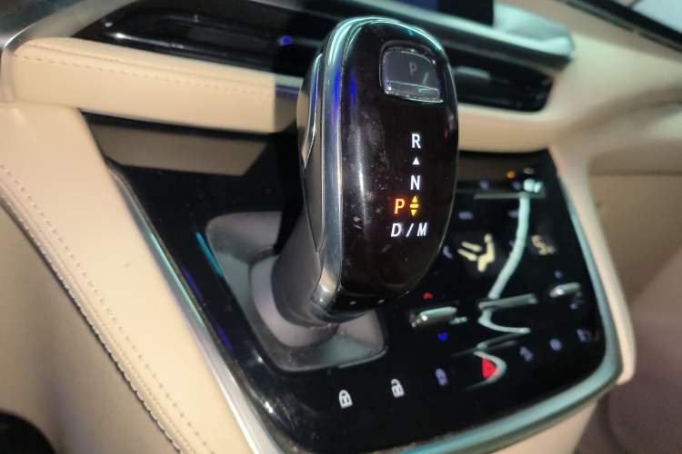 Used Buick GL8 2022 ES Landtrek 653T Luxury Edition