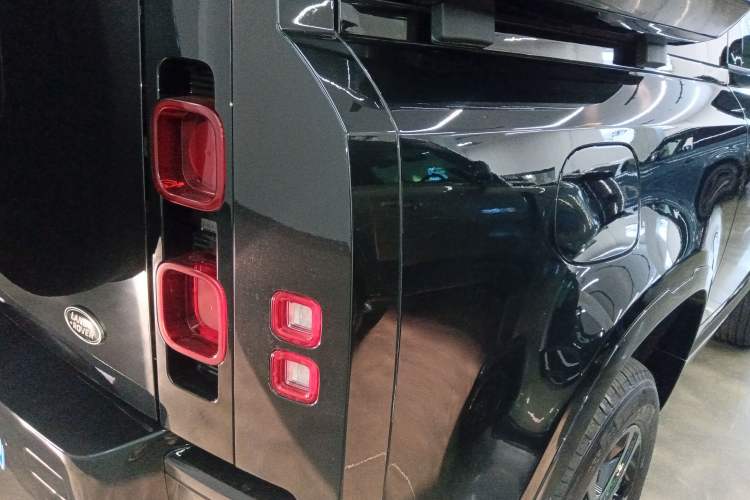 Used Land Rover Defender 2023 Facelift 90 3.0T P400 XS
