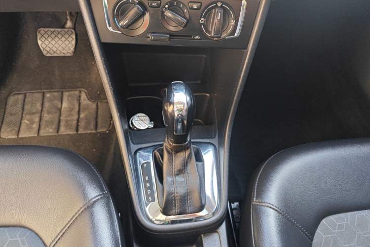 Used Volkswagen Santana 2015 1.6L Automatic Comfort Edition