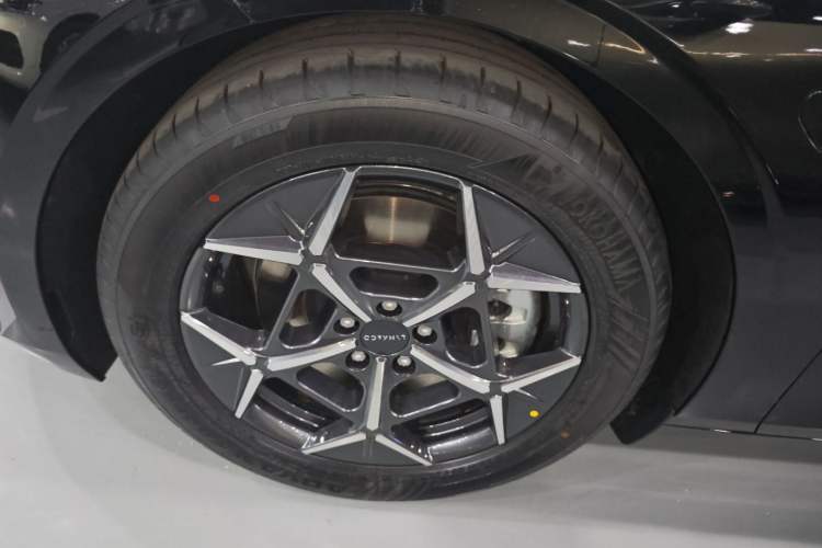 Used Lynk & Co Z10 2025 71 kWh 602 km Range Rear-Wheel Drive Pro
