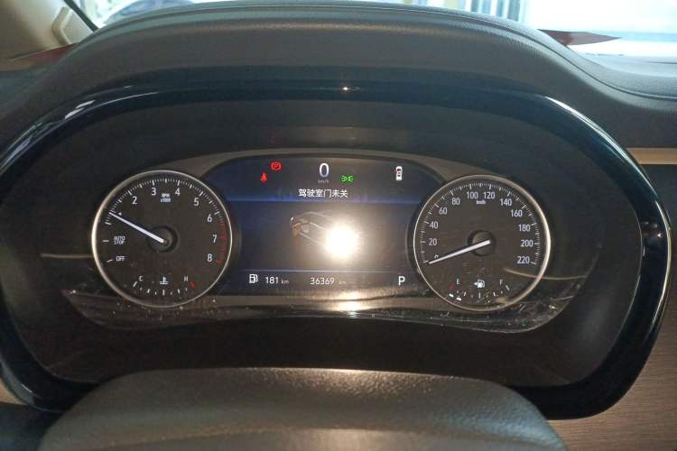 Used Buick GL8 2023 Facelifted Land Cruiser Executive Luxury Version
