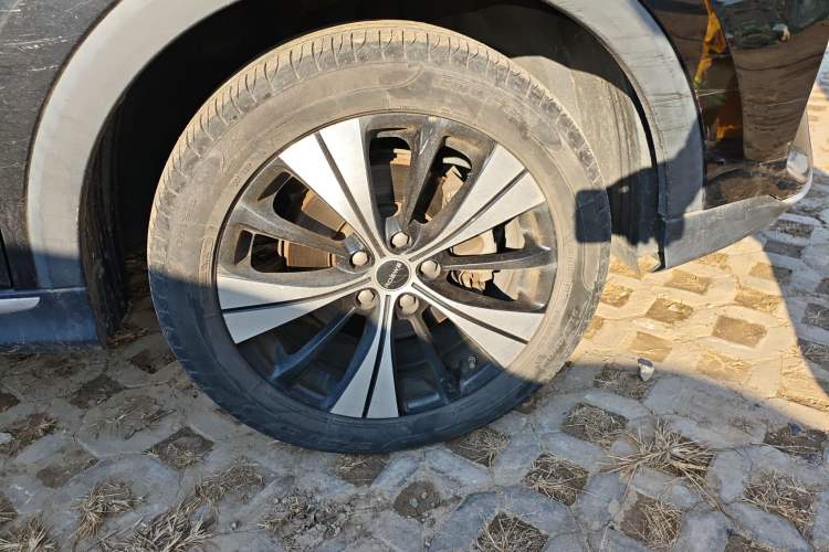 Used Roewe RX5 2020 PLUS 300TGI Automatic Ali National Style Luxury Edition
