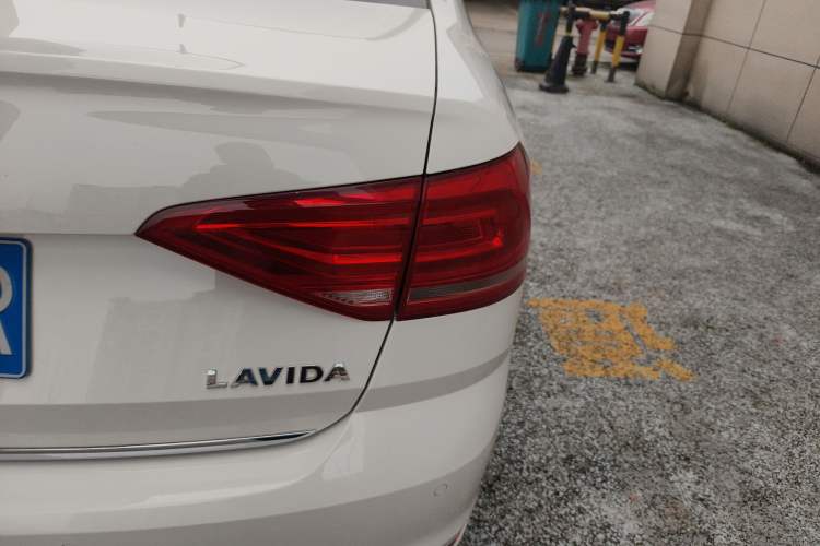 Used Volkswagen Lavida 2017 1.6L Automatic Comfort Edition
