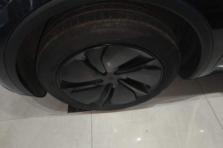 Used Tesla Model Y 2025 Rear-Wheel-Drive Version
