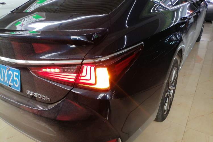 Used Lexus ES 2021 300h Excellence Edition
