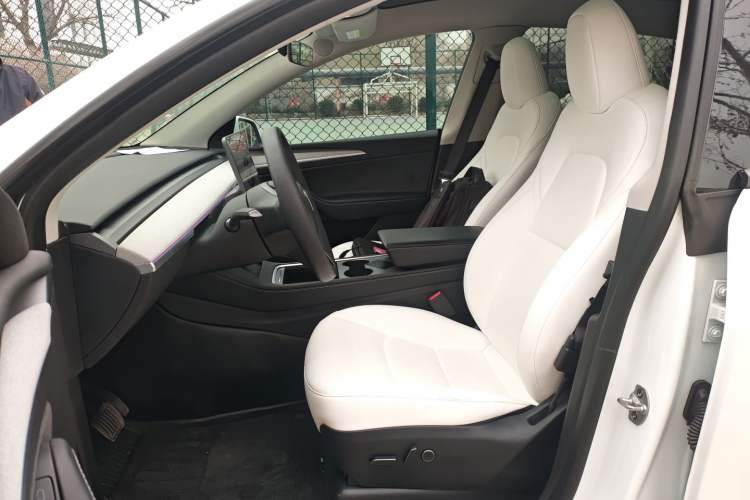 Used Tesla Model Y 2023 Long-Range All-Wheel-Drive Version
