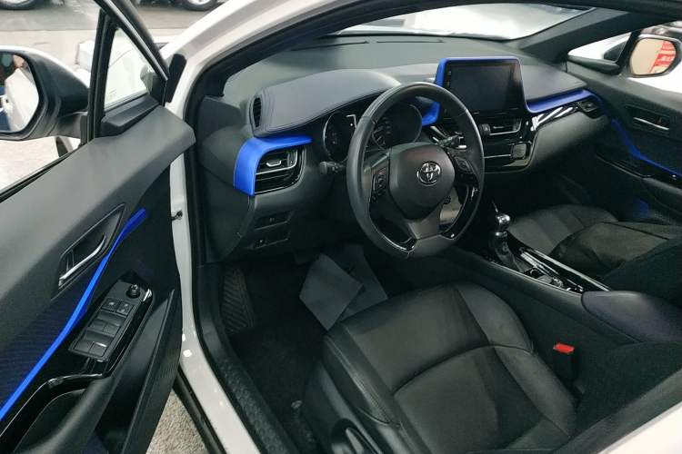 Used Toyota IZOA 2020 2.0L Yichi Version
