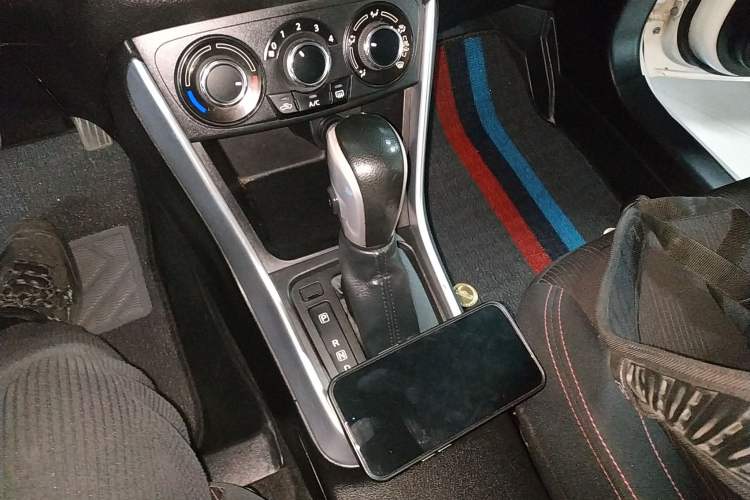 Used Suzuki S-Cross 2015 1.6L CVT Two-Wheel Drive Entry-Level Trim
