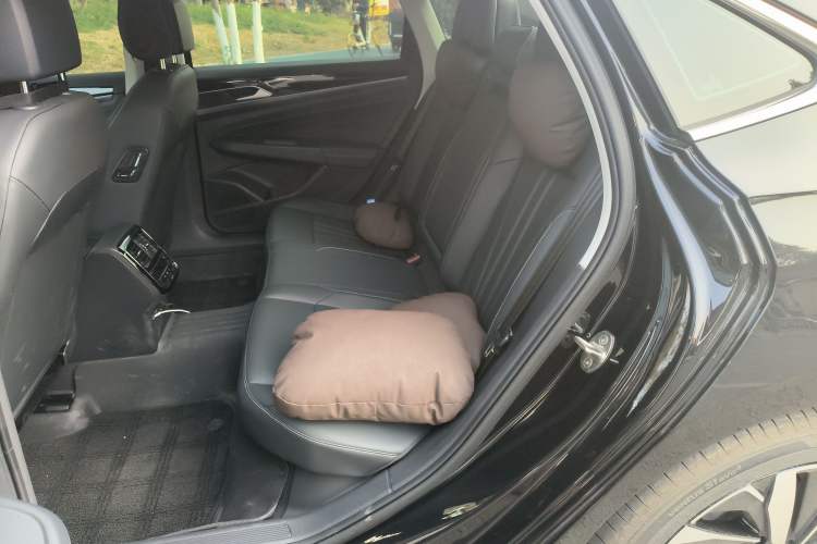 Used Volkswagen Passat 2025 Premium Version 380TSI Dragon Edition
