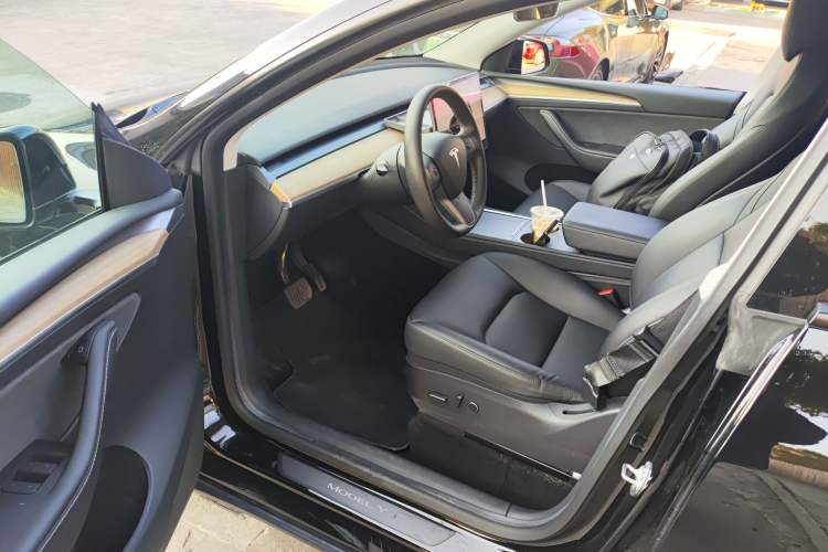 Used Tesla Model Y 2022 Rear-Wheel-Drive Version