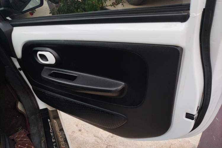 Used Roewe Clever 2021 302 km New Four-Seater Super-Efficient Version
