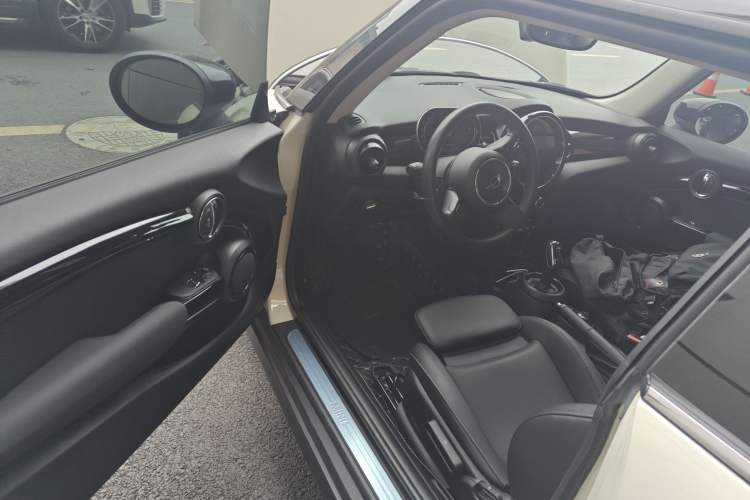 Used MINI MINI 2022 1.5T COOPER Classic Edition