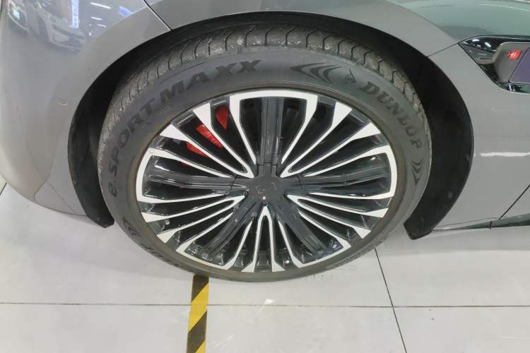 Used  12 2025 Ultra Extended-Range Edition
