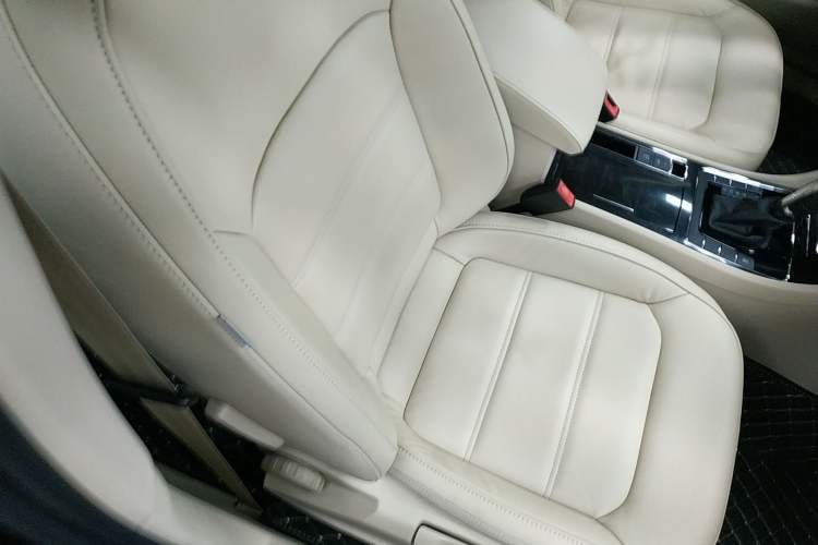 Used Volkswagen Passat 2014 1.8TSI DSG Luxury Edition
