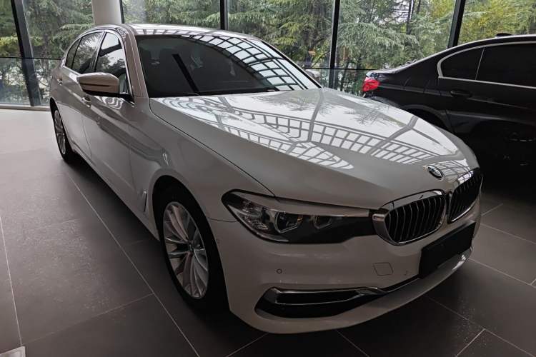 Used BMW 5 Series 2019 Facelifted 525Li Luxury Package
