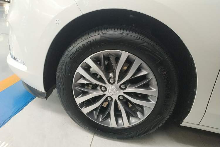 Used Buick GL8 2022 ES Landtrek 653T Luxury Edition