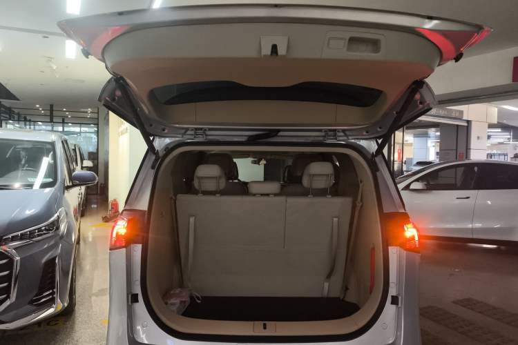 Used Buick GL8 New Energy 2025 Lushang First-Drive Edition 7-Seater
