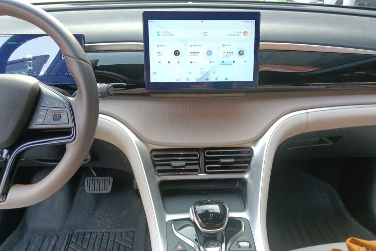 Used BYD Song Pro New Energy 2024 HONOR Edition DM-i 71KM Navigation Model
