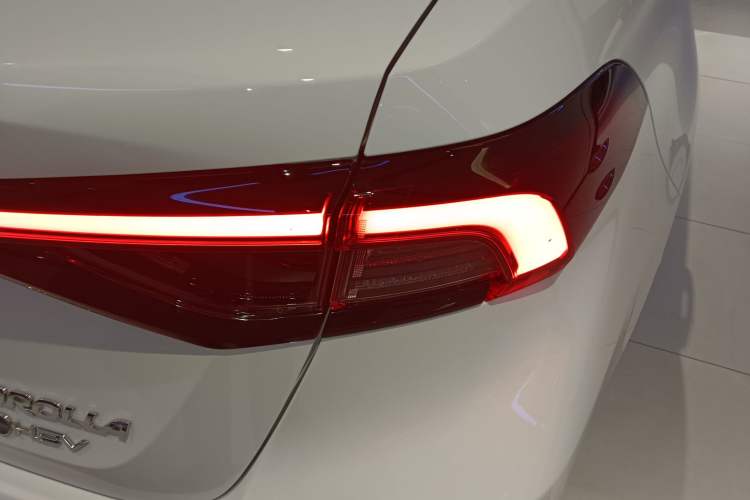 Used Toyota Corolla 2026 Model 1.8L Dual-Engine Elite Edition
