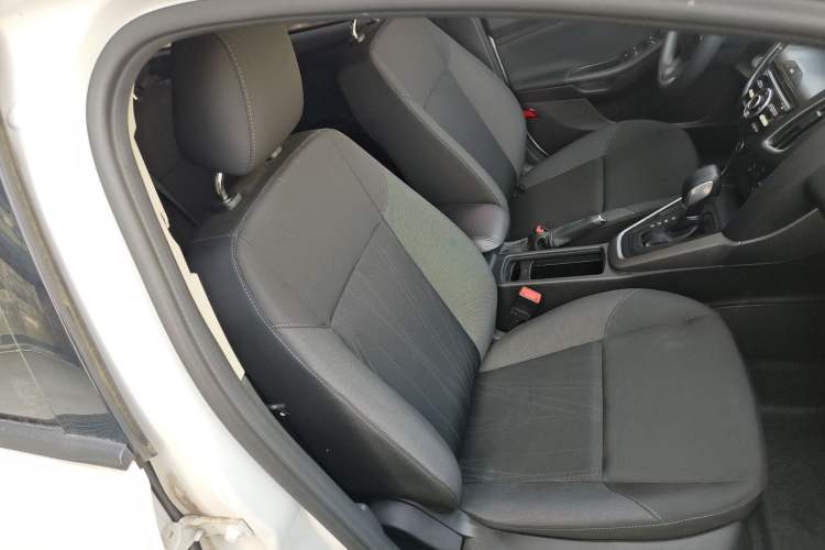 Used Ford Focus 2018 Hatchback Classic 1.6L Automatic Comfort Plus SmartDrive Edition
