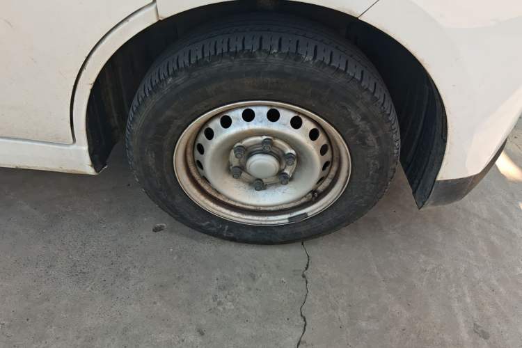 Used Wuling Yangguang 2024 230km Practical Enclosed-Window Version 60kW
