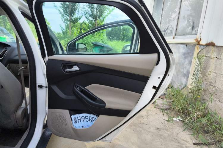 Used Ford Focus 2015 Sedan 1.6L Automatic Comfort Model
