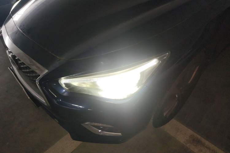 Used Infiniti Q50L 2018 2.0T Enjoyment Version China VI Standard
