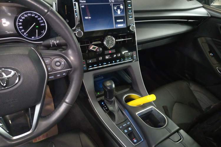 Used Toyota Avalon 2019 Dual-Engine 2.5L XLE Prestige Version China VI Standard
