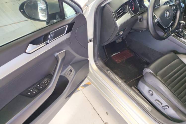 Used Volkswagen Magotan 2018 330TSI DSG Advanced Model
