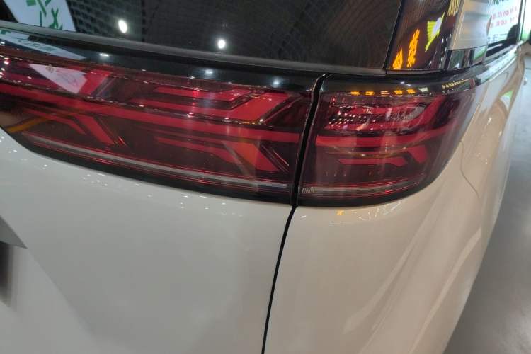 Used Denza D9 2024 DM-i 980 Four-Wheel Drive Prestige Model
