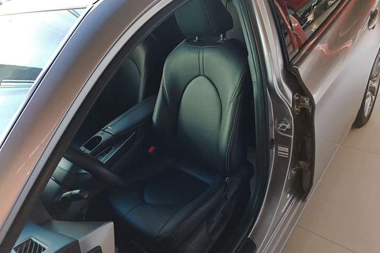 Used Toyota Avalon 2019 2.0L Ambition Edition China VI
