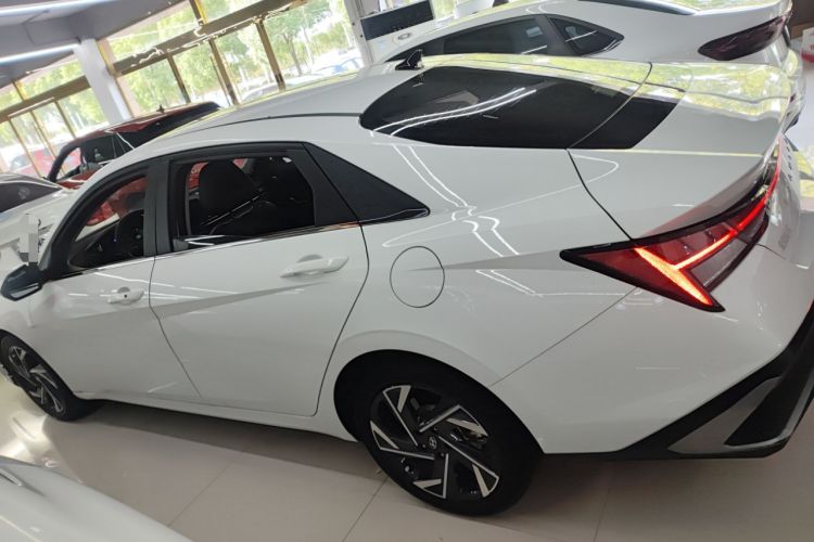 Used Hyundai Elantra 2023 1.5L CVT LUX Prestige Edition