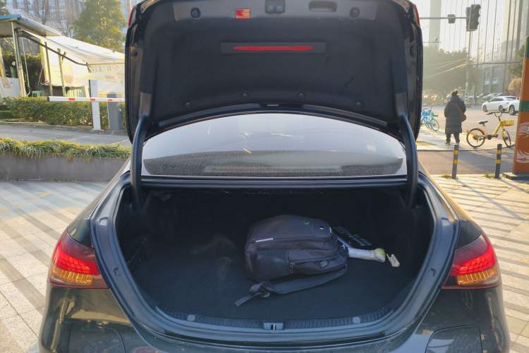 Used Mercedes-Benz E-Class New Energy 2022 Restyled E 350 e L Plug-in Hybrid Sedan
